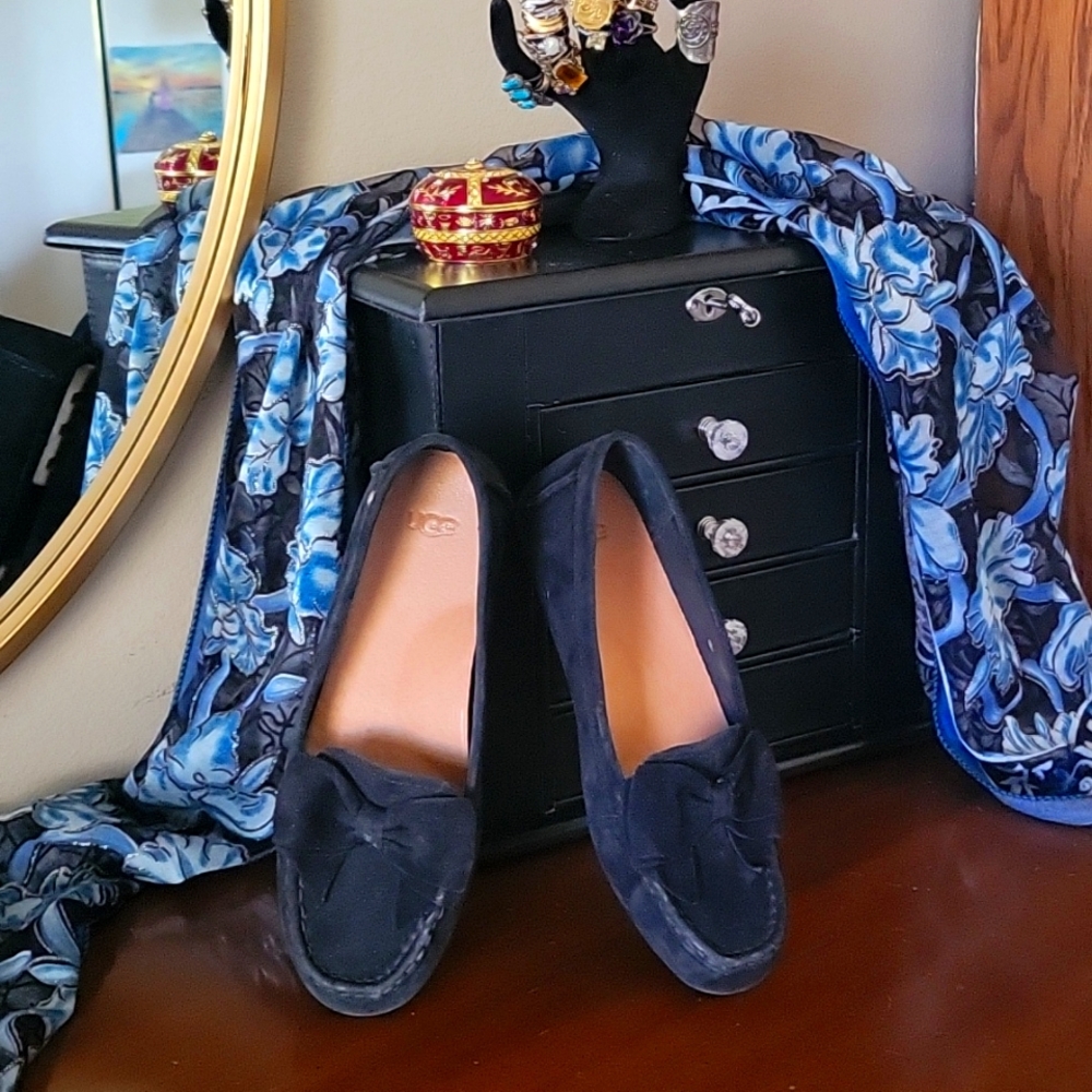 UGG SHOES SZ 7 - Picture 1 of 4